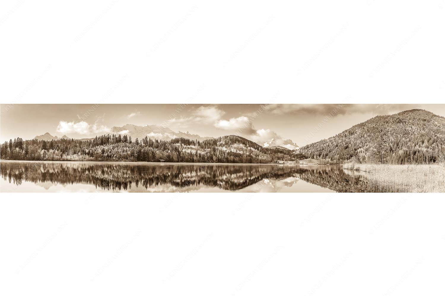 Versöhnlicher Morgen – Seitenverhältnis 5:1 — Barmsee Spiegelung mit Wetterstein Blick über den Barmsee mit Spiegelung der Landschaft im See zum Wettersteingebirge