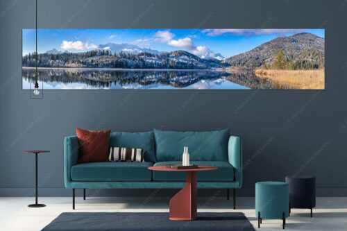 Blick über den Barmsee mit Spiegelung der Landschaft im See zum Wettersteingebirge - Versöhnlicher Morgen - Größe ca. 350x70cm, Seitenverhältnis 5:1 - Barmsee Spiegelung mit Wetterstein - weitere Infos unter https://www.kriner-weiermann.de