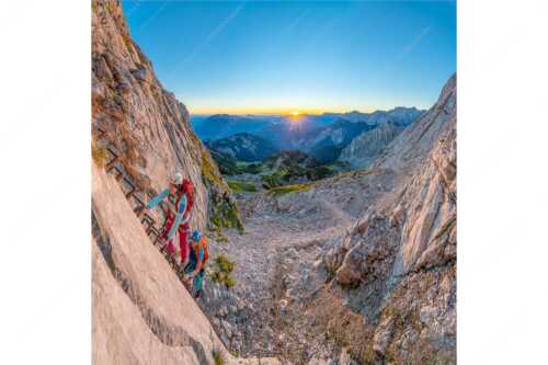 Einstieg an der Ferrata zum Sonnenaufgang im Wetterstein - Via Ferrata - Seitenverhältnis 1:1 - Bergsteiger Ferrata Alpspitze - weitere Infos unter https://www.kriner-weiermann.de