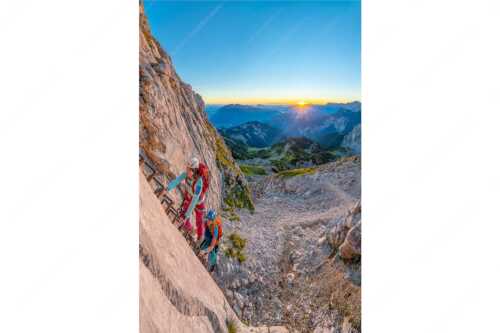 Einstieg an der Ferrata zum Sonnenaufgang im Wetterstein - Via Ferrata - Seitenverhältnis 2:3 - Bergsteiger Ferrata Alpspitze - weitere Infos unter https://www.kriner-weiermann.de