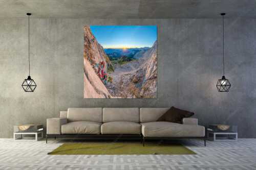 Einstieg an der Ferrata zum Sonnenaufgang im Wetterstein - Via Ferrata - Größe ca. 160x160cm, Seitenverhältnis 1:1 - Bergsteiger Ferrata Alpspitze - weitere Infos unter https://www.kriner-weiermann.de
