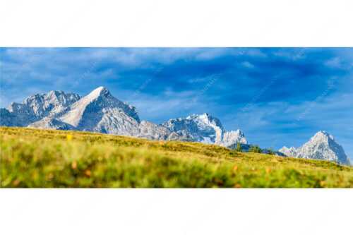 Blick aufs Zugspitzmassiv im Wettersteingebirge - Viele gute Bekannte - Seitenverhältnis 2,5:1 - Alpspitze Zugspitze Waxenstein - weitere Infos unter https://www.kriner-weiermann.de