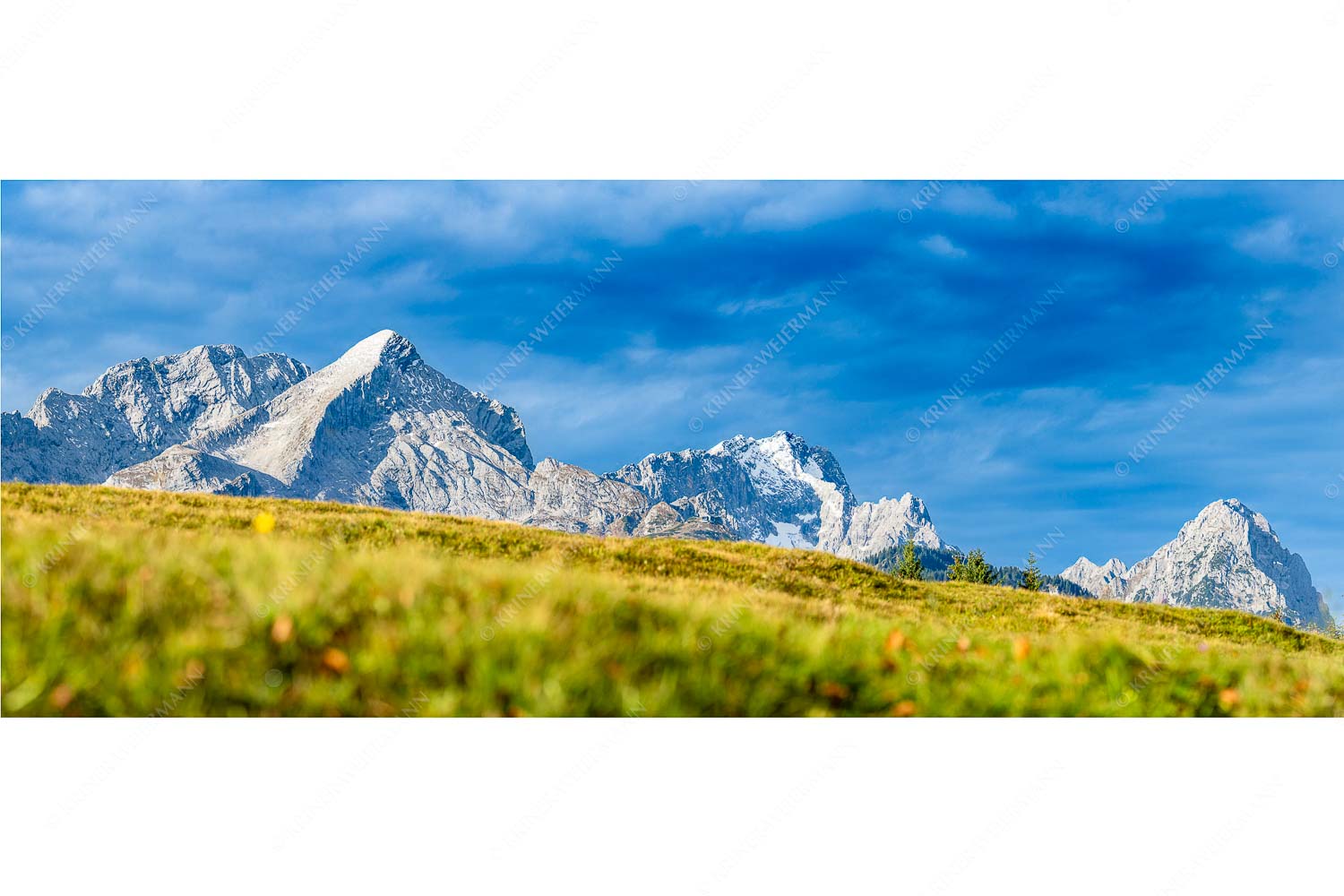 Blick aufs Zugspitzmassiv im Wettersteingebirge - Viele gute Bekannte - Seitenverhältnis 2,5:1 - Alpspitze Zugspitze Waxenstein - weitere Infos unter https://www.kriner-weiermann.de