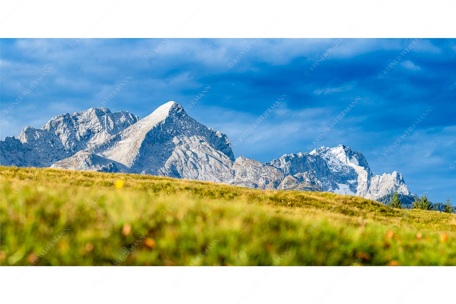 Blick aufs Zugspitzmassiv im Wettersteingebirge