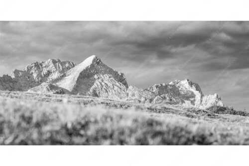 Blick aufs Zugspitzmassiv im Wettersteingebirge - Viele gute Bekannte - Seitenverhältnis 2:1 - Alpspitze Zugspitze Waxenstein - weitere Infos unter https://www.kriner-weiermann.de