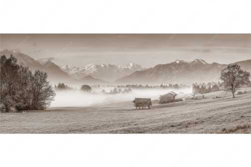 Eine sanfte Nebelstimmung verschleiert den Blick durch das Loisachtal zum Wettersteingebirge - Von draußen rein - Seitenverhältnis 2,5:1 - Zugspitzblick von Murnau - weitere Infos unter https://www.kriner-weiermann.de