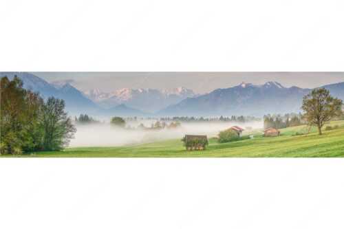Eine sanfte Nebelstimmung verschleiert den Blick durch das Loisachtal zum Wettersteingebirge - Von draußen rein - Seitenverhältnis 4:1 - Zugspitzblick von Murnau - weitere Infos unter https://www.kriner-weiermann.de