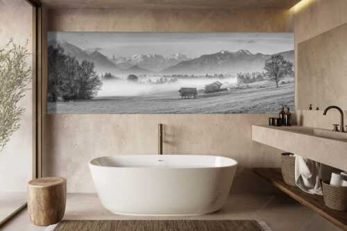 Eine sanfte Nebelstimmung verschleiert den Blick durch das Loisachtal zum Wettersteingebirge - Von draußen rein - Größe ca. 300x100cm, Seitenverhältnis 3:1 - Zugspitzblick von Murnau - weitere Infos unter https://www.kriner-weiermann.de