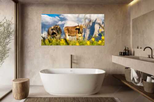 Jungvieh im Karwendel mit Lalidererwand - Von glücklichen Kühen - Größe ca. 180x90cm, Seitenverhältnis 2:1 - Blumenwiese mit Rindern im Karwendel - weitere Infos unter https://www.kriner-weiermann.de