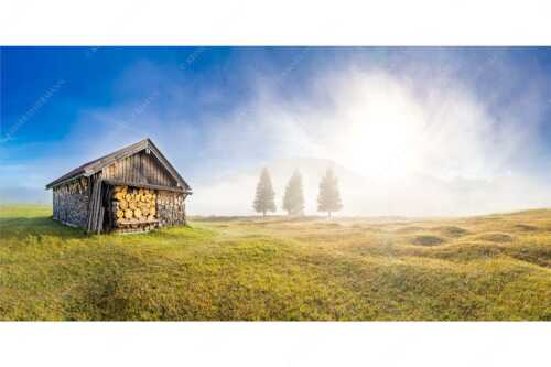 Blick über Buckelwiese zum Sonnenaufgang am Karwendel mit Nebelstimmung - Vorhang auf - Seitenverhältnis 2:1 - Heustadel auf Buckelwiese - weitere Infos unter https://www.kriner-weiermann.de