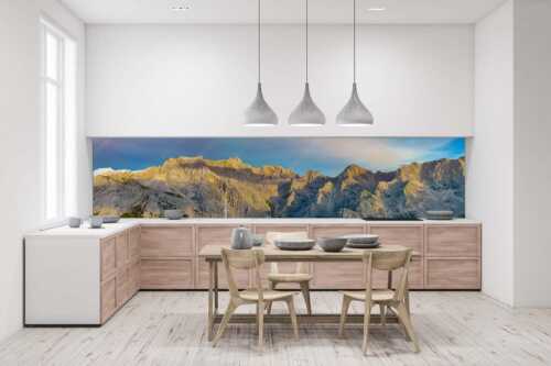 Letztes Sonnenlicht an den Wettersteinnordwänden - Wände Grate Dome - Größe ca. 400x100cm, Seitenverhältnis 4:1 - Oberreintal Wetterstein - weitere Infos unter https://www.kriner-weiermann.de