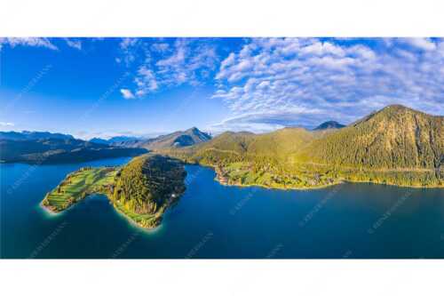 Zwergern Halbinsel mit Klösterl und Herzogstand am Walchensee - Walchenseebuchten - Seitenverhältnis 2:1 - Walchensee Herzogstand und Zwergern - weitere Infos unter https://www.kriner-weiermann.de