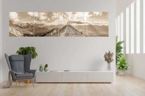 Blick über Seinskopf und Oberes Isartal in den Sonnenuntergang und ins Karwendel - Weg ins Glück - 4er Split, Größe ca. 280x70cm, Seitenverhältnis 4:1 - Bergsteiger am Seinskopf im Soierngebirge - weitere Infos unter https://www.kriner-weiermann.de