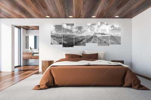 Blick über Seinskopf und Oberes Isartal in den Sonnenuntergang und ins Karwendel - Weg ins Glück - 6er Split, Größe ca. 280x112cm, Seitenverhältnis 2,5:1 - Bergsteiger am Seinskopf im Soierngebirge - weitere Infos unter https://www.kriner-weiermann.de