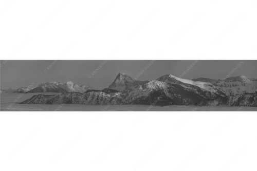 Blick vom Simetsberg über Karwendelvorberge zum Guffert und Wilden Kaiser - Weit nach Osten - Seitenverhältnis 5:1 - Guffert und Wilder Kaiser - weitere Infos unter https://www.kriner-weiermann.de