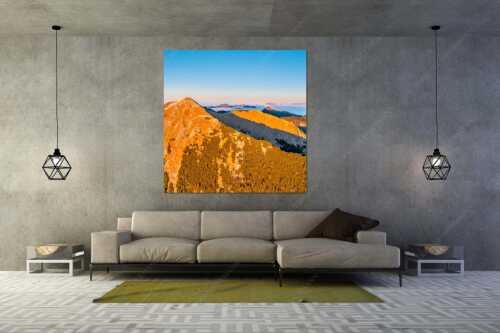 Blick über Krottenköpfe Simetsberg zur Benediktenwand und zum Sonnenuntergang an der Zugspitze - Weit übern Nebel - Größe ca. 160x160cm, Seitenverhältnis 1:1 - Estergebirge Panorama mit Wetterstein - weitere Infos unter https://www.kriner-weiermann.de