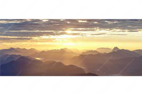 Sonnenaufgang über den Bayerische Voralpen und Karwendel von der Weilheimer Hütte - Weitblick - Seitenverhältnis 2,5:1 - Traumstimmung über Isar - weitere Infos unter https://www.kriner-weiermann.de