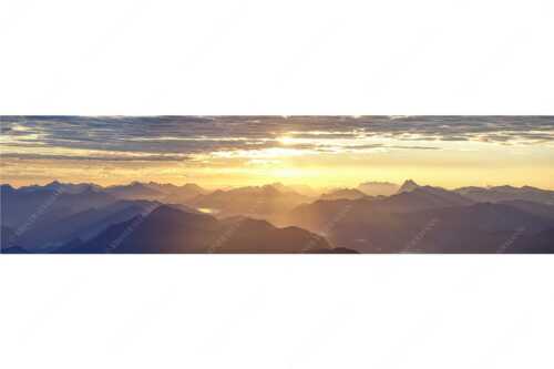 Sonnenaufgang über den Bayerische Voralpen und Karwendel von der Weilheimer Hütte - Weitblick - Seitenverhältnis 4:1 - Traumstimmung über Isar - weitere Infos unter https://www.kriner-weiermann.de