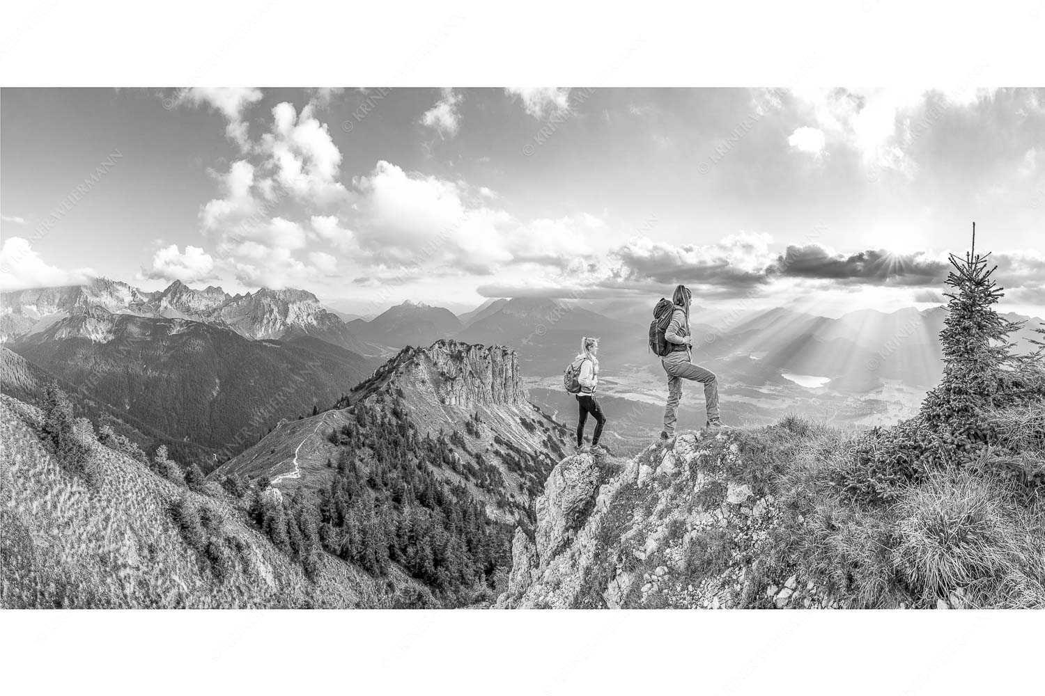 Blick vom Seinskopf über Krün in den Sonnenuntergang