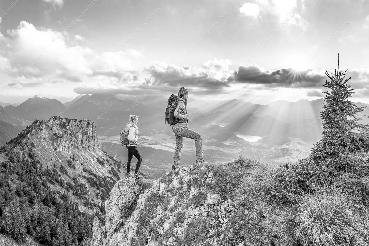 Blick vom Seinskopf über Krün in den Sonnenuntergang