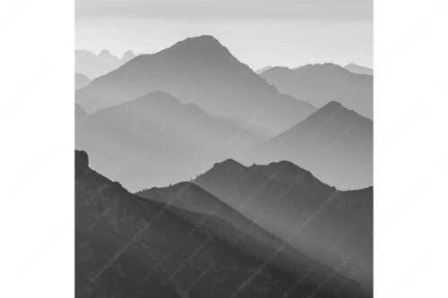 Weit schweift der Blick über das Ammergebirge bis hin zu den Allgäuer Alpen - Welt der Sihouetten - Seitenverhältnis 1:1 - Gipfel und Bergketten - weitere Infos unter https://www.kriner-weiermann.de