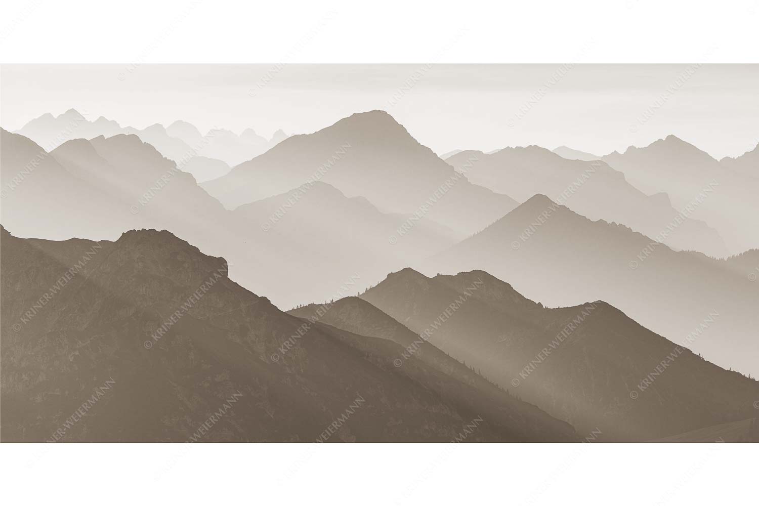 Weit schweift der Blick über das Ammergebirge bis hin zu den Allgäuer Alpen