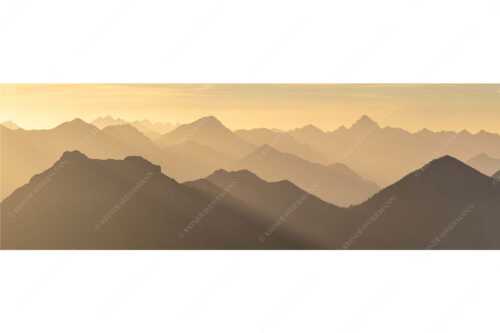 Weit schweift der Blick über das Ammergebirge bis hin zu den Allgäuer Alpen - Welt der Sihouetten - Seitenverhältnis 3:1 - Gipfel und Bergketten - weitere Infos unter https://www.kriner-weiermann.de