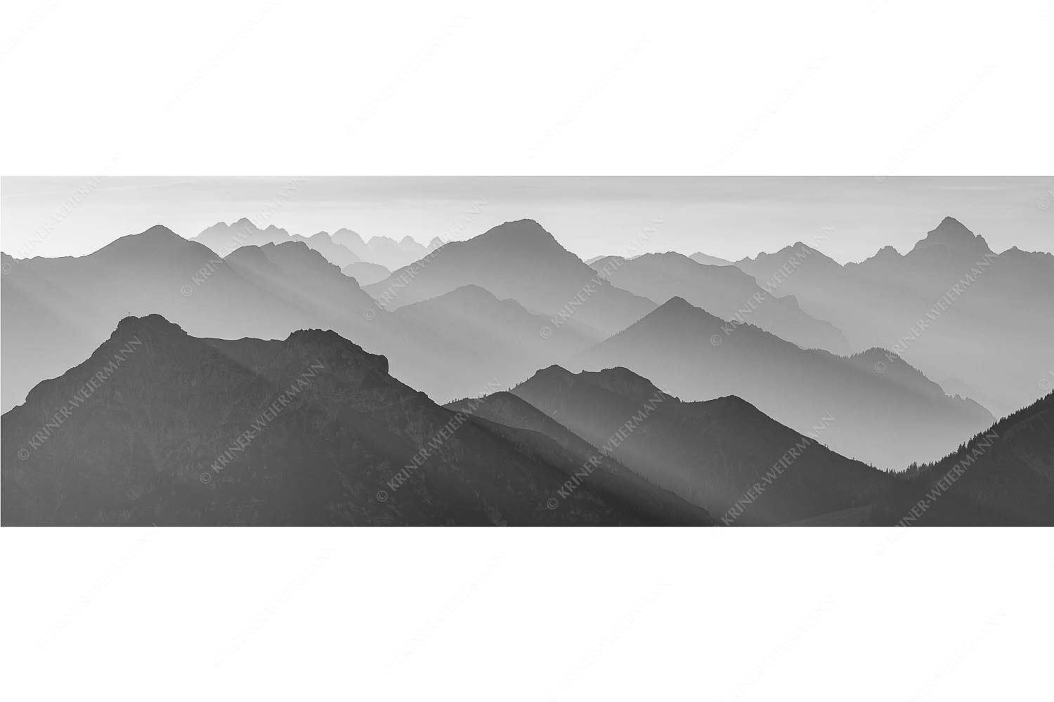 Welt der Sihouetten – Seitenverhältnis 3:1 — Gipfel und Bergketten Weit schweift der Blick über das Ammergebirge bis hin zu den Allgäuer Alpen