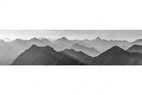 Weit schweift der Blick über das Ammergebirge bis hin zu den Allgäuer Alpen - Welt der Sihouetten - Seitenverhältnis 4:1 - Gipfel und Bergketten - weitere Infos unter https://www.kriner-weiermann.de