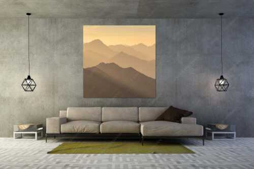Weit schweift der Blick über das Ammergebirge bis hin zu den Allgäuer Alpen - Welt der Sihouetten - Größe ca. 160x160cm, Seitenverhältnis 1:1 - Gipfel und Bergketten - weitere Infos unter https://www.kriner-weiermann.de