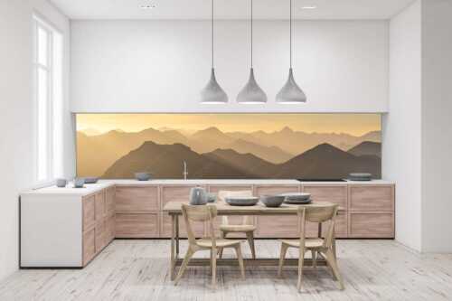 Weit schweift der Blick über das Ammergebirge bis hin zu den Allgäuer Alpen - Welt der Sihouetten - Größe ca. 400x100cm, Seitenverhältnis 4:1 - Gipfel und Bergketten - weitere Infos unter https://www.kriner-weiermann.de