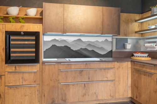 Weit schweift der Blick über das Ammergebirge bis hin zu den Allgäuer Alpen - Welt der Sihouetten - Größe ca. 180x60cm, Seitenverhältnis 3: - Gipfel und Bergketten - weitere Infos unter https://www.kriner-weiermann.de