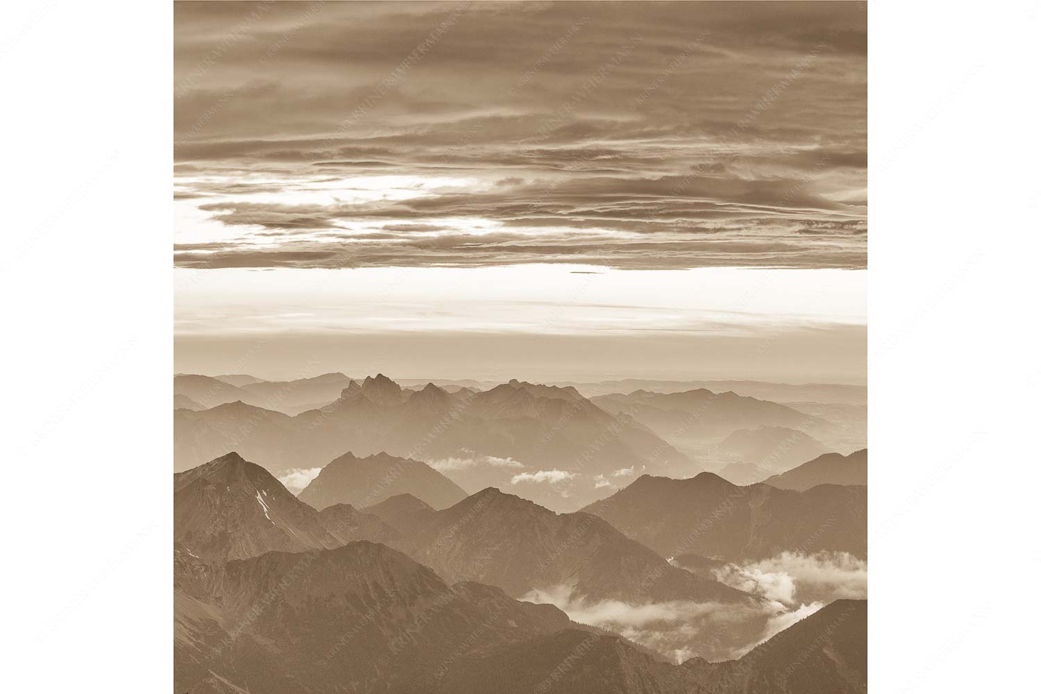 Blick von der Zugspitze über Thannheimer Berge nach einem Gewitterregen