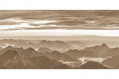 Blick von der Zugspitze über Thannheimer Berge nach einem Gewitterregen - Wetterberuhigung - Seitenverhältnis 2:1 - Zugspitze Abendstimmung - weitere Infos unter https://www.kriner-weiermann.de