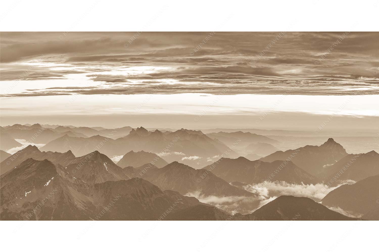 Wetterberuhigung – Seitenverhältnis 2:1 — Zugspitze Abendstimmung Blick von der Zugspitze über Thannheimer Berge nach einem Gewitterregen