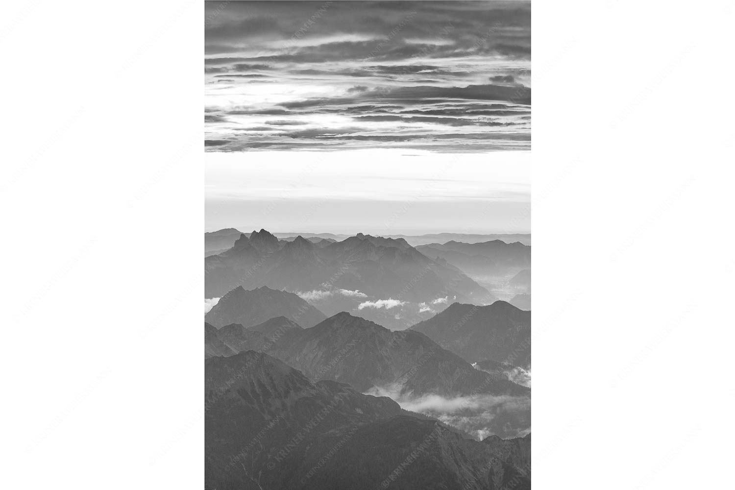 Wetterberuhigung – Seitenverhältnis 2:3 — Zugspitze Abendstimmung Blick von der Zugspitze über Thannheimer Berge nach einem Gewitterregen