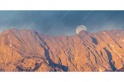 Vollmonduntergang am Wetterstein bei Sonnenaufgang - Wettersteingrat - Seitenverhältnis 2:1 - Vollmond - weitere Infos unter https://www.kriner-weiermann.de