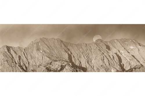 Vollmonduntergang am Wetterstein bei Sonnenaufgang - Wettersteingrat - Seitenverhältnis 3:1 - Vollmond - weitere Infos unter https://www.kriner-weiermann.de