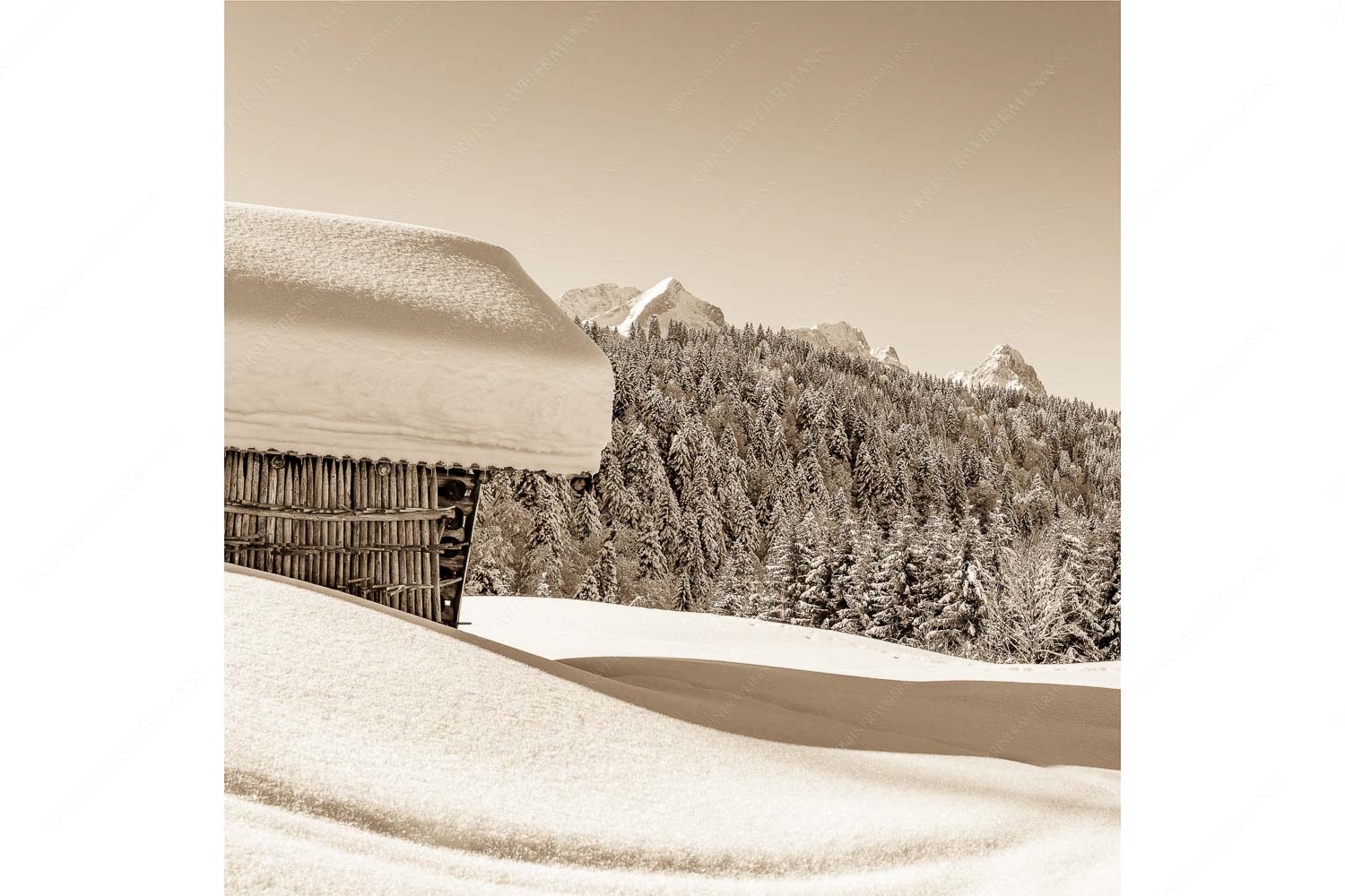 Winter satt – Seitenverhältnis 1:1 — viel Schnee Stadel mit Zugspitze Wiesmahdstadel mit Stanker und viel Schnee mit Alpspitze, Zugspitze und Waxenstein im Hintergrund