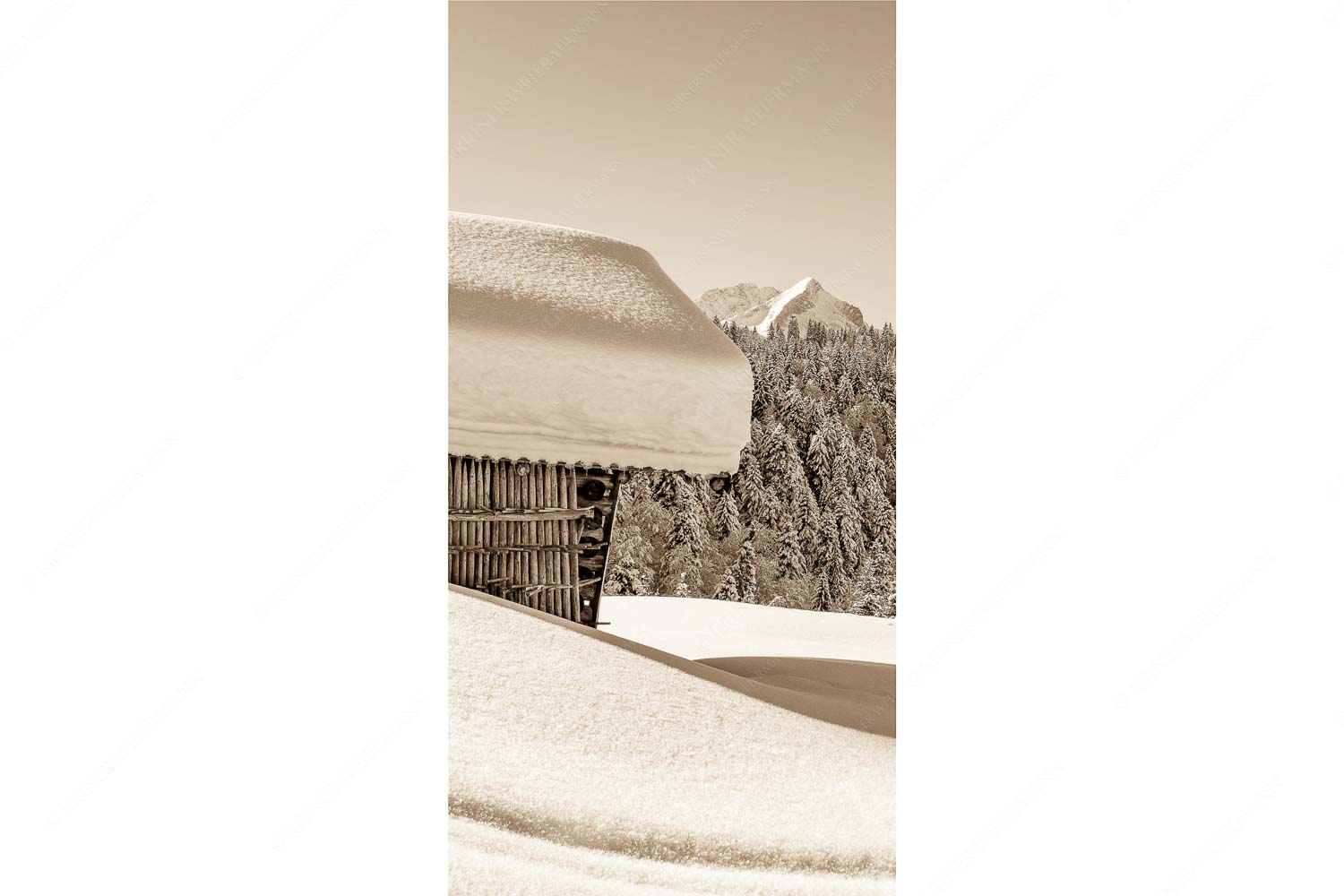 Winter satt – Seitenverhältnis 1:2 — viel Schnee Stadel mit Zugspitze Wiesmahdstadel mit Stanker und viel Schnee mit Alpspitze, Zugspitze und Waxenstein im Hintergrund