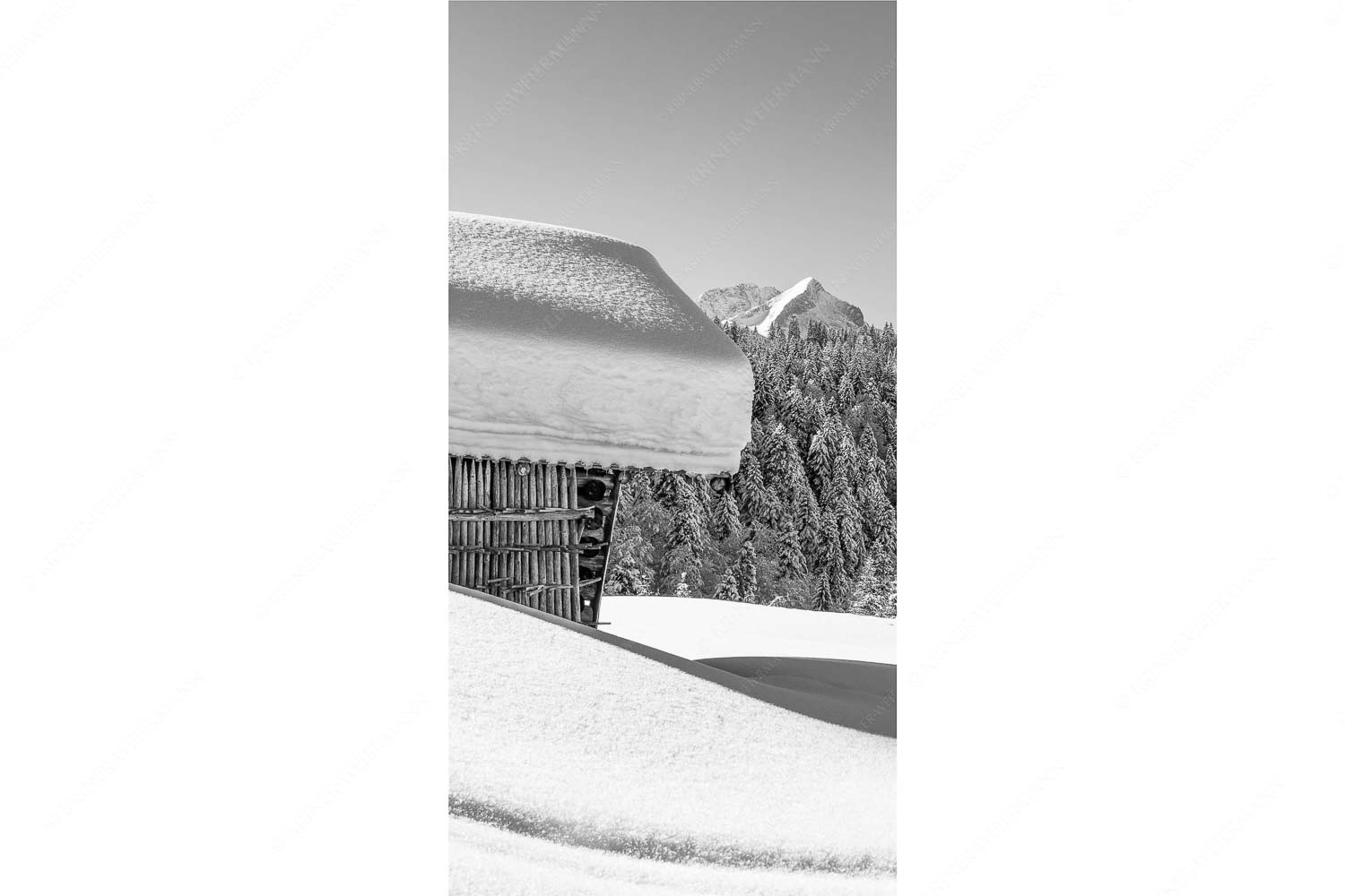 Winter satt – Seitenverhältnis 1:2 — viel Schnee Stadel mit Zugspitze Wiesmahdstadel mit Stanker und viel Schnee mit Alpspitze, Zugspitze und Waxenstein im Hintergrund