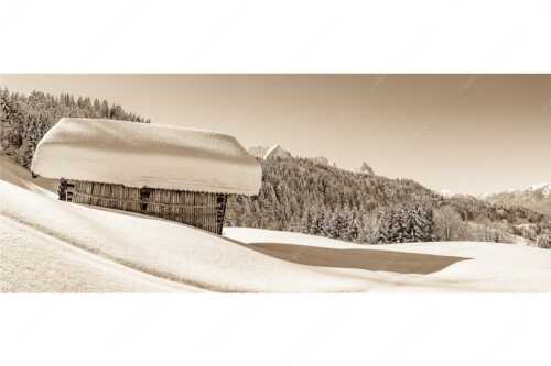 Wiesmahdstadel mit Stanker und viel Schnee mit Alpspitze, Zugspitze und Waxenstein im Hintergrund - Winter satt - Seitenverhältnis 2,5:1 - viel Schnee Stadel mit Zugspitze - weitere Infos unter https://www.kriner-weiermann.de