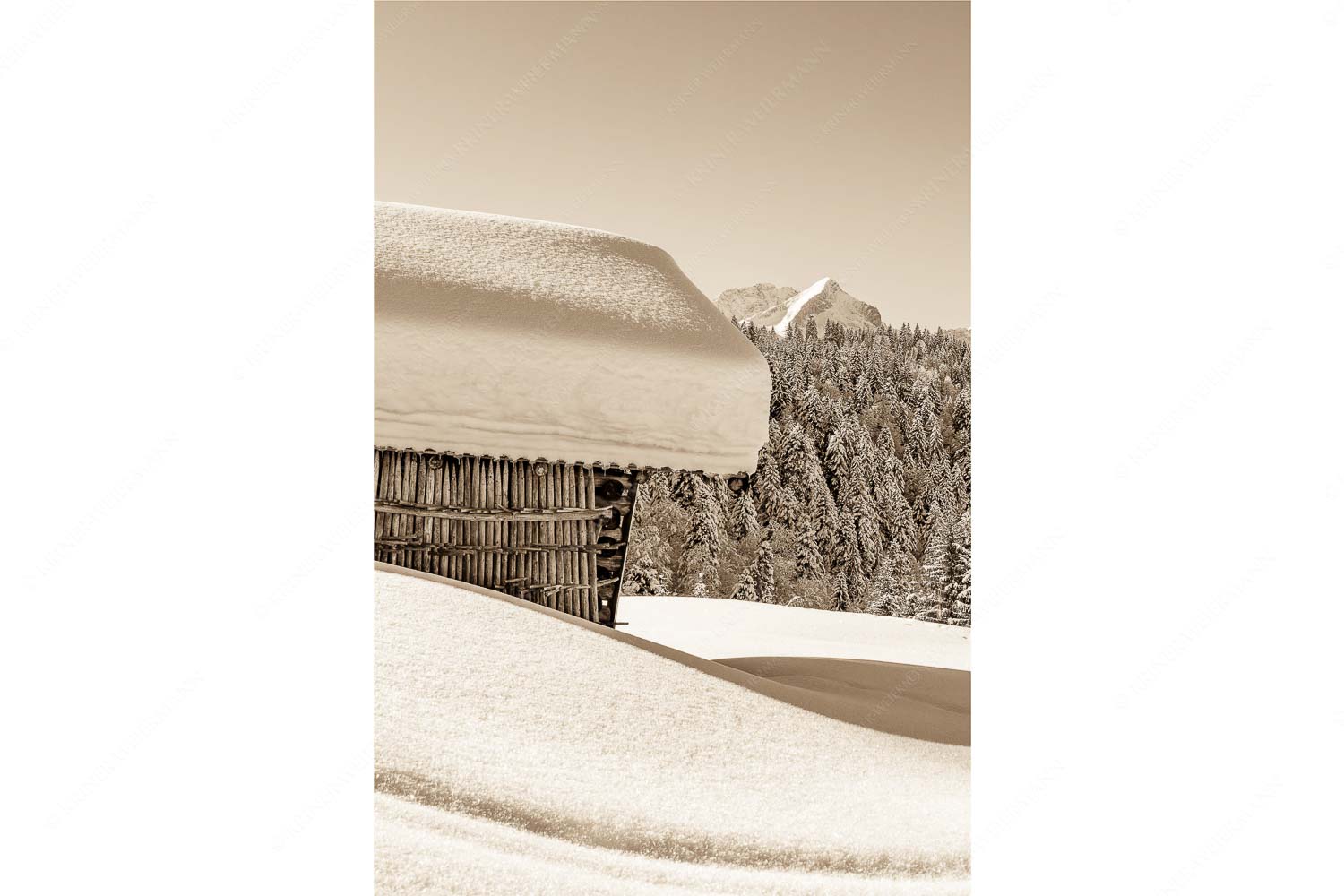 Winter satt – Seitenverhältnis 2:3 — viel Schnee Stadel mit Zugspitze Wiesmahdstadel mit Stanker und viel Schnee mit Alpspitze, Zugspitze und Waxenstein im Hintergrund