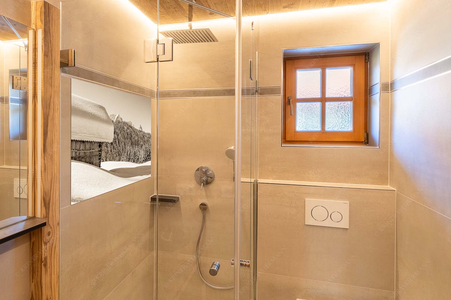 Winter satt – Größe ca. 120x80cm, Seitenverhältnis 3:2 — viel Schnee Stadel mit Zugspitze Wiesmahdstadel mit Stanker und viel Schnee mit Alpspitze, Zugspitze und Waxenstein im Hintergrund - Winter satt - Größe ca. 120x80cm, Seitenverhältnis 3:2 - viel Schnee Stadel mit Zugspitze - weitere Infos unter https://www.kriner-weiermann.de