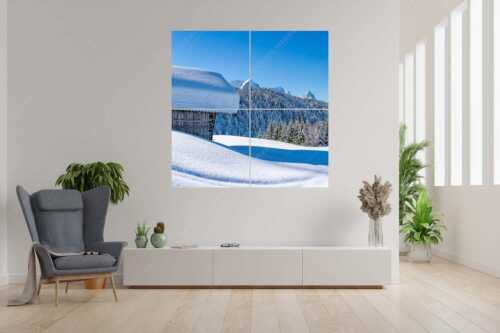 Wiesmahdstadel mit Stanker und viel Schnee mit Alpspitze, Zugspitze und Waxenstein im Hintergrund - Winter satt - 4er Split, Größe ca. 180x180cm, Seitenverhältnis 1:1 - viel Schnee Stadel mit Zugspitze - weitere Infos unter https://www.kriner-weiermann.de