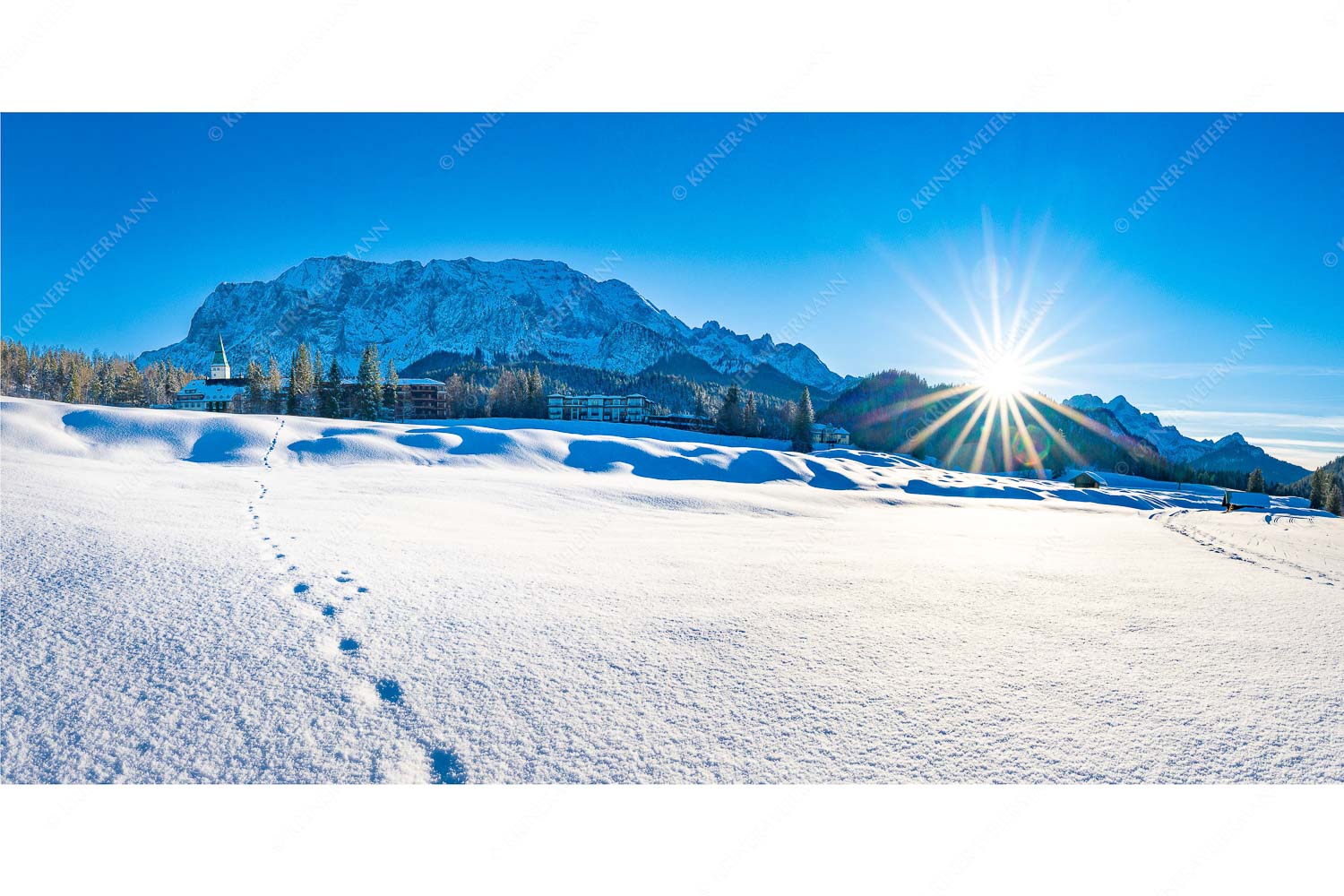 Winter ums Schloss – Seitenverhältnis 2:1 — Elmau mit Wetterstein Blick über Schloss Elmau ins Wetterstein zum Sonnenuntergang