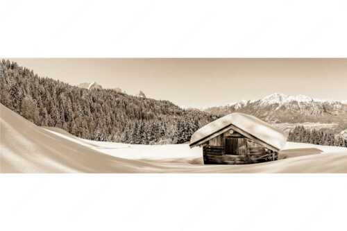 Blick über Heustadel zum Zugspitzmassiv und Garmisch-Partenkirchen - Winterwiesmahd Wamberg - Seitenverhältnis 3:1 - Stadel mit Alpspitze im Winter - weitere Infos unter https://www.kriner-weiermann.de