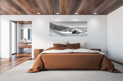 Blick über Heustadel zum Zugspitzmassiv und Garmisch-Partenkirchen - Winterwiesmahd Wamberg - Größe ca. 200x80cm, Seitenverhältnis 2,5:1 - Stadel mit Alpspitze im Winter - weitere Infos unter https://www.kriner-weiermann.de