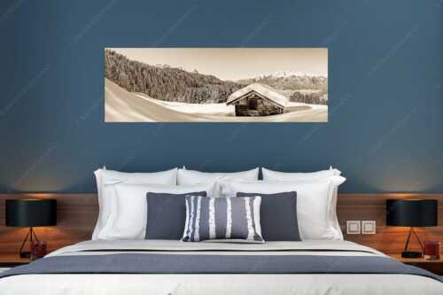 Blick über Heustadel zum Zugspitzmassiv und Garmisch-Partenkirchen - Winterwiesmahd Wamberg - Größe ca. 180x60cm, Seitenverhältnis 3:1 - Stadel mit Alpspitze im Winter - weitere Infos unter https://www.kriner-weiermann.de