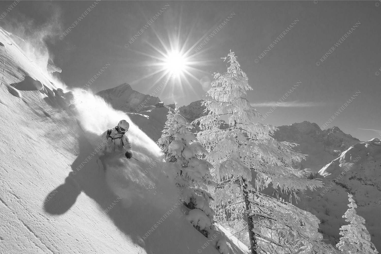 Winterwunderland – Seitenverhältnis 3:2 — Skifahren mit Alpspitzblick Abfahrt mit reichlich Neuschnee, die Alpsitze und Zugspitze im Blick